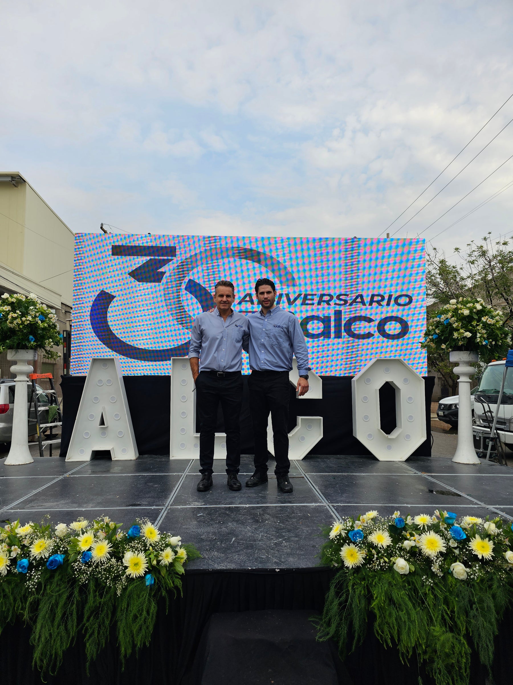 Personal de ALCO Distribuidora en bodega